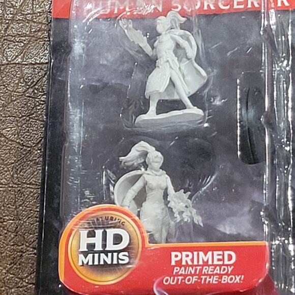 Nolzurs Marvelous Miniatures Wizkids D&D Female Human Sorcerer 70832 New - Picture 3 of 10